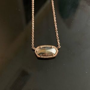 Kendra Scott Elise Pendant Necklace in Pyrite